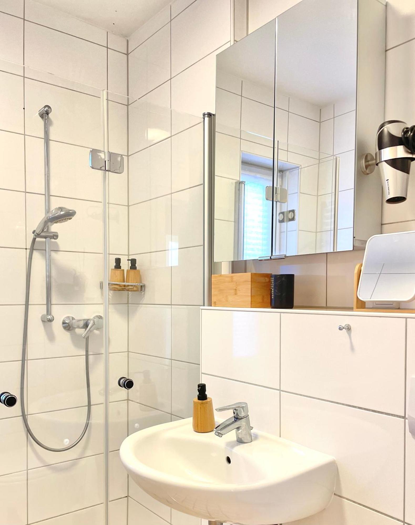 Wlan,Smart Tv,4 Betten, Zentral Emden Exterior foto